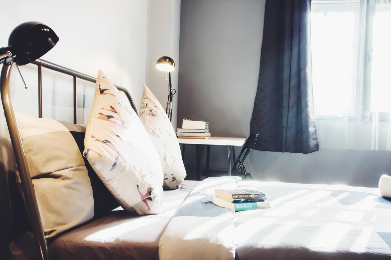 Thonglor Travellers Hostel And Cafe Банкок Екстериор снимка