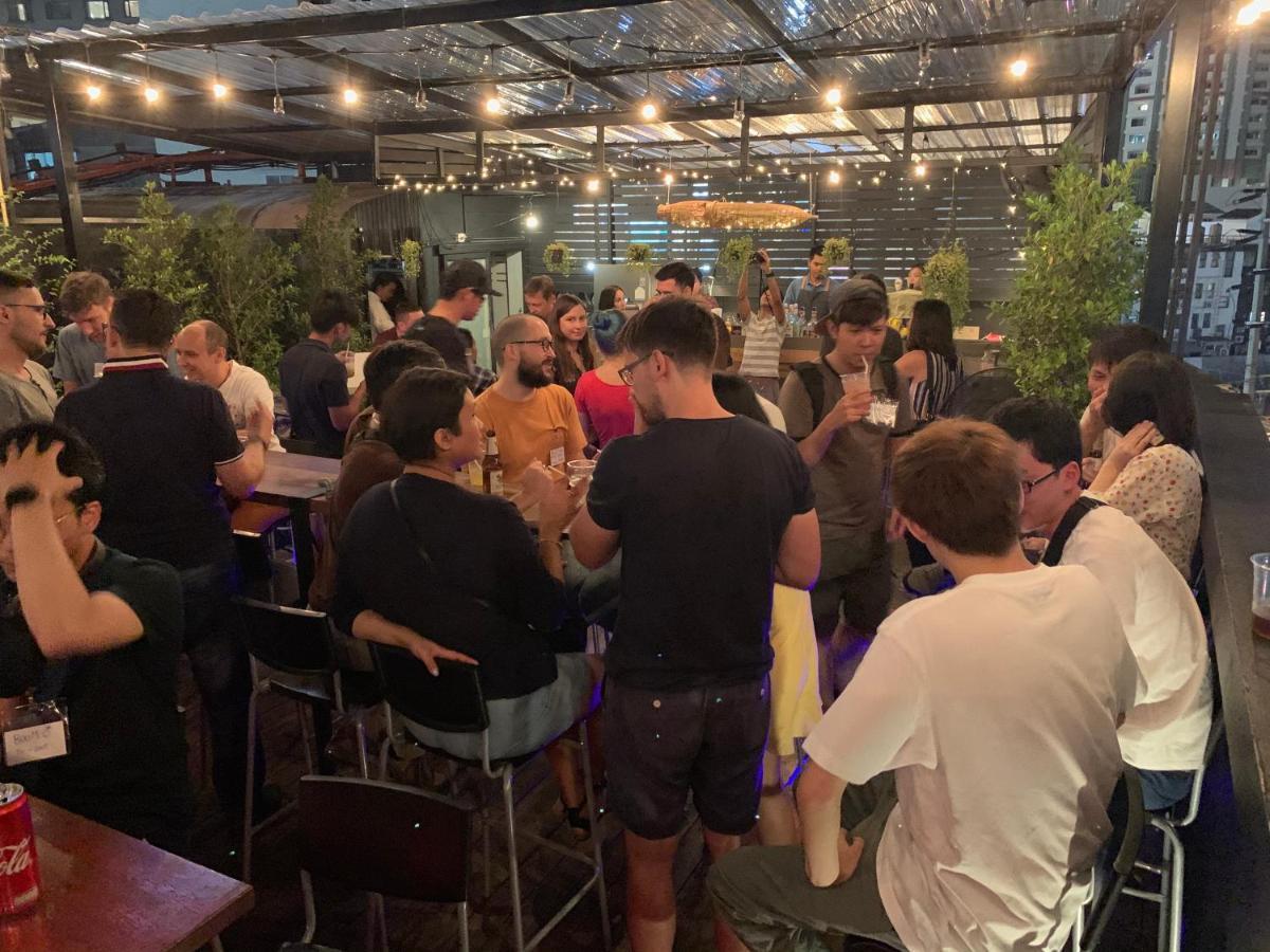 Thonglor Travellers Hostel And Cafe Банкок Екстериор снимка