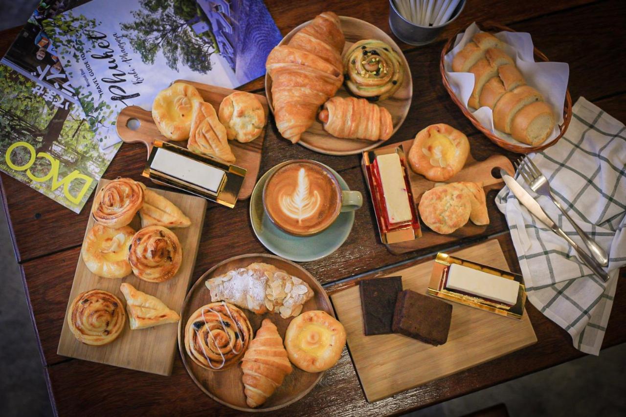 Thonglor Travellers Hostel And Cafe Банкок Екстериор снимка