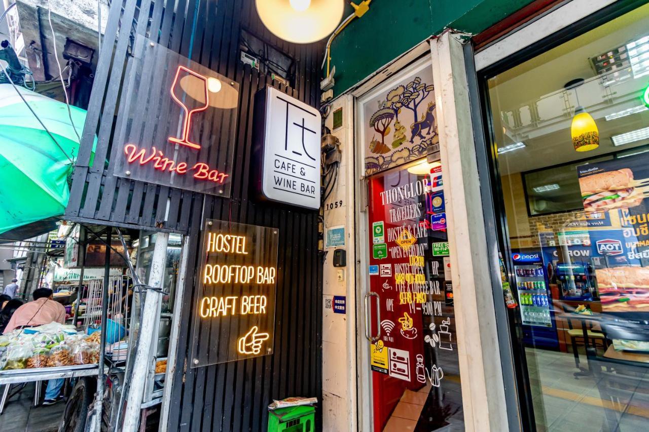 Thonglor Travellers Hostel And Cafe Банкок Екстериор снимка